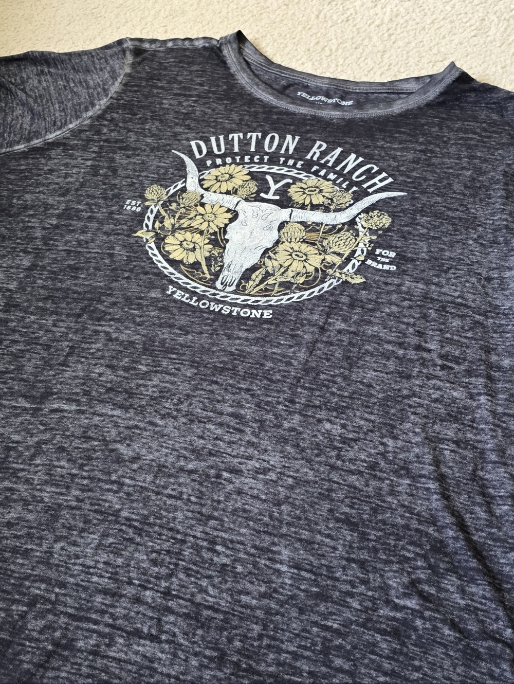 Yellowstone Dutton Ranch Graphic Crewneck T-Shirt - Charcoal Womens Size 3X
